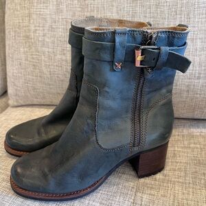 Stylish Women's Leather Ankle Boots